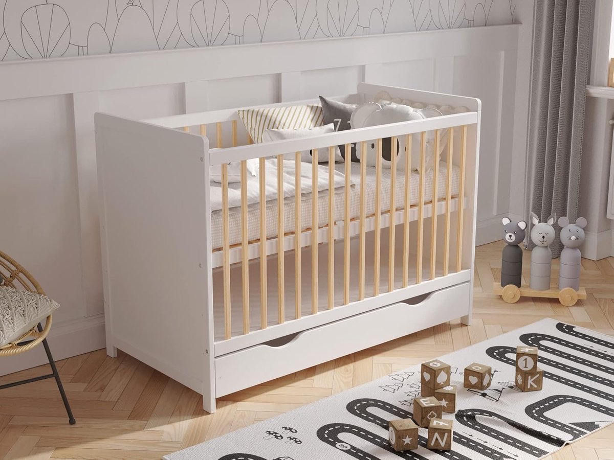 For Sleep Evolutief Babybed van wit grenenhout, 120 x 60 cm, met schuimmatras, lade en veiligheidsbarrière – transformeerbaar bed voor meisjes of jongens – model Tokyo