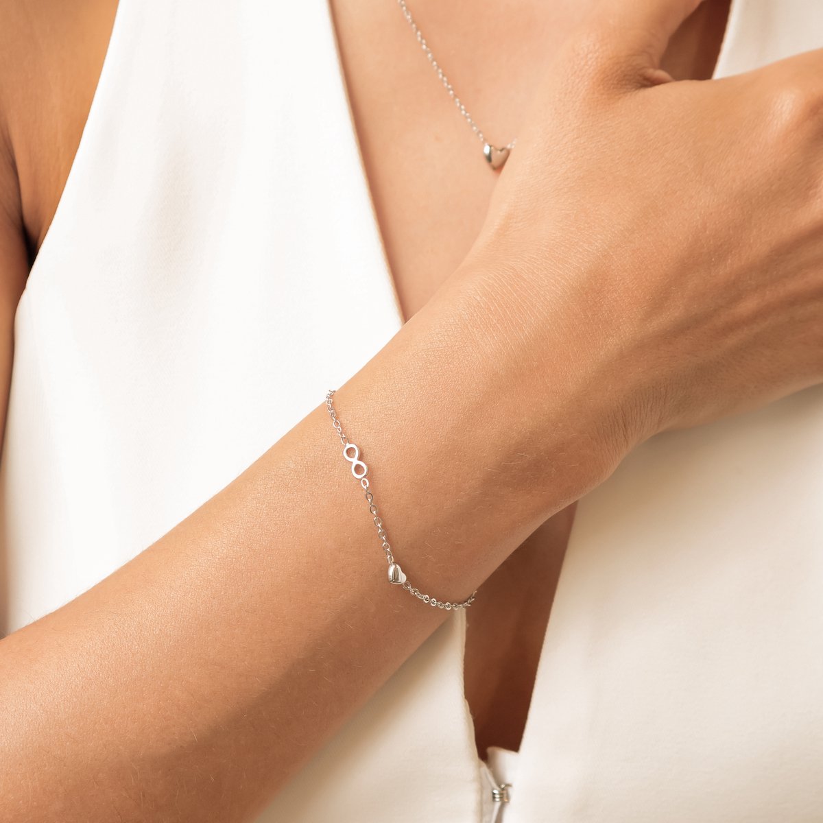 Hey Happiness Infinity Hart Armband Dames - RVS Zilver - Minimalistische Armband - Waterproof - Verstelbaar - Valentijnscadeau Voor Haar