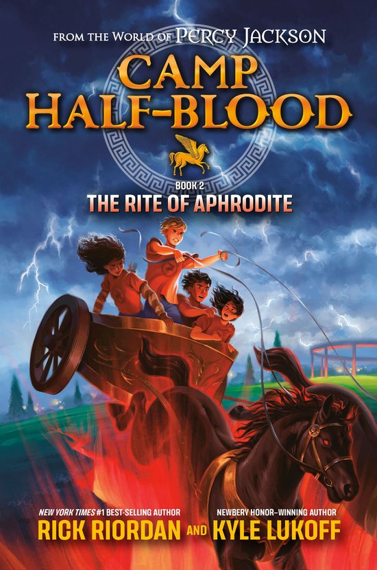 Boekomslag Camp Half-Blood: The Rite of Aphrodite met vier kinderen in een strijdwagen voor een stormachtige lucht.