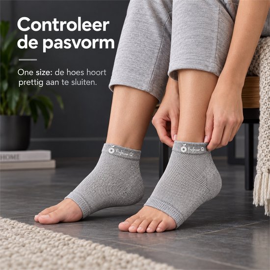 Persoon draagt grijze Professor Q hielbeschermers. Tekst: Controleer de pasvorm. One size.