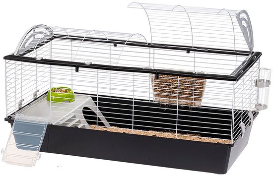 Zwarte Ferplast Casita 120 kooi met wit traliewerk, voerbak, hooiruif, schuilhuisje en drinkfles.
