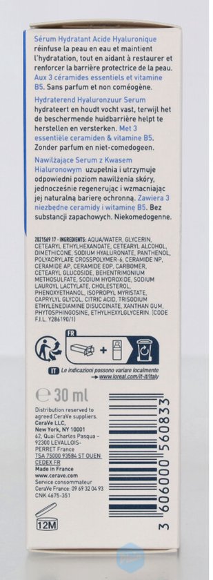 Achterkant van de CeraVe Hyaluronic Acid Serum verpakking met ingrediëntenlijst, certificeringen en distributie-informatie.