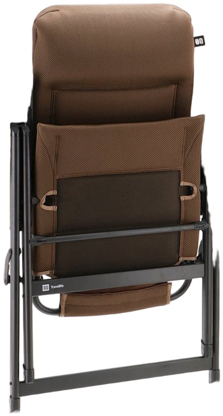 Bruine opvouwbare campingstoel van Travellife met 2D mesh bekleding, verstelbare rugleuning en een klein zakje.