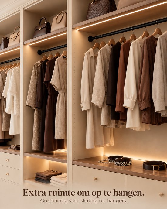 Kledingkast met kleding op hangers. Tekst: Extra ruimte om op te hangen. Ook handig voor kleding op hangers.