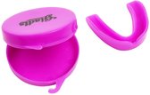 Paarse gebitsbeschermer naast een open, rond paars Gladts-opbergdoosje.