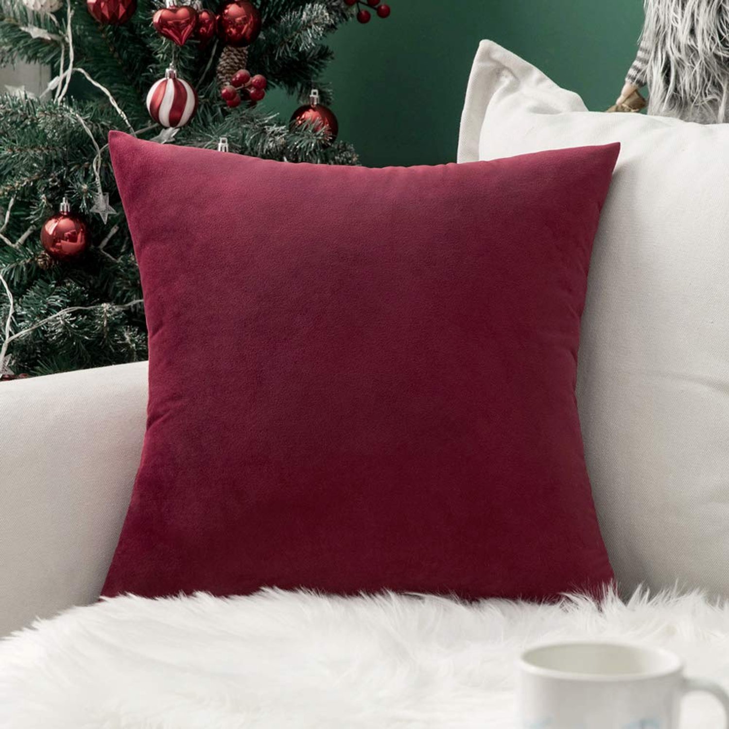 Famanu Fluweelzachte kussenhoes van microvezel, effen, decoratieve vierkante kussensloop van 45 x 45 cm, donkerrood, met onzichtbare rits voor een nette afwerking en eenvoudig onderhoud in de woonkamer of slaapkamer