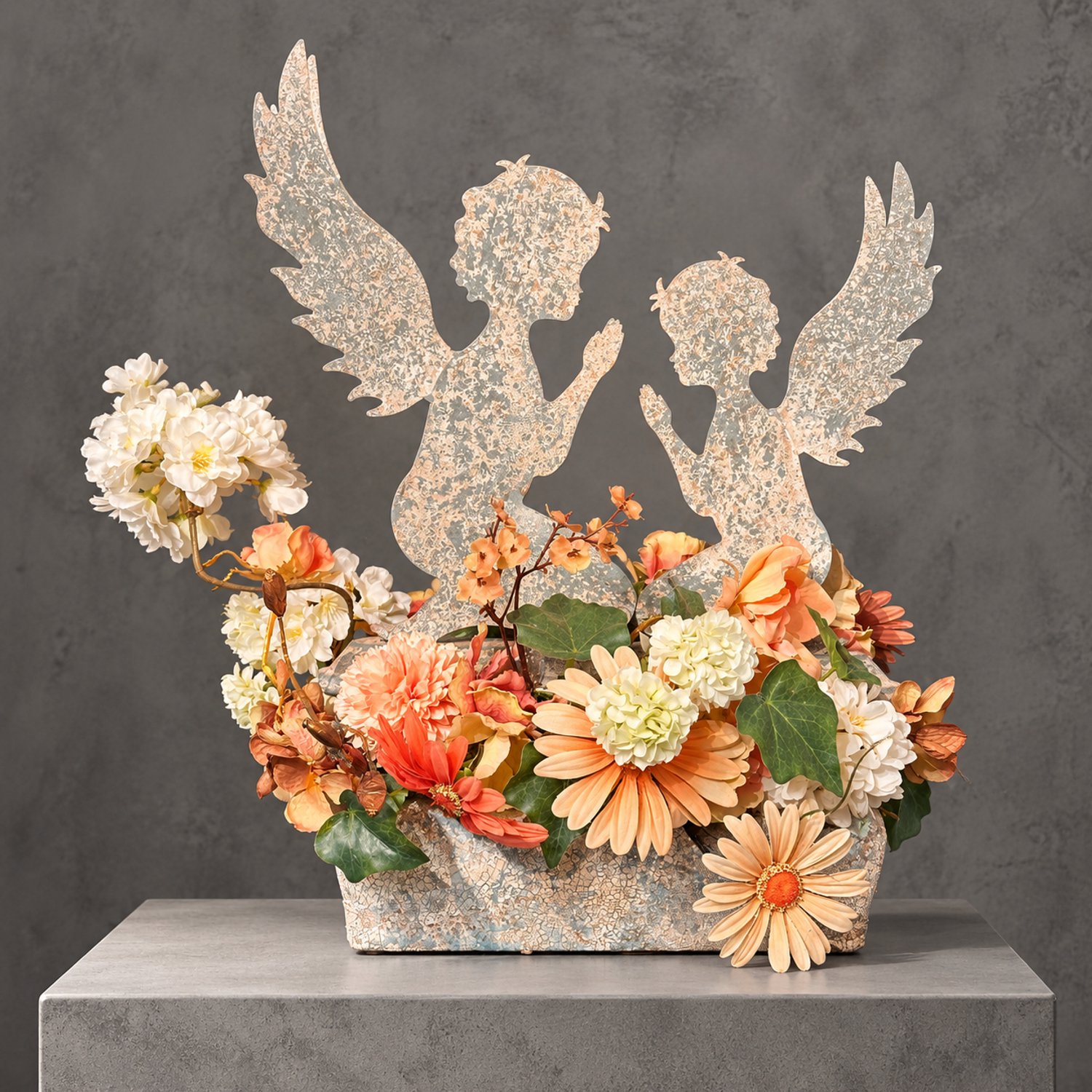 Seta Fiori Grafstuk Engelen van Liefde 45 cm - Twee Metalen Engelen met Peach Kunstbloemen - Keramieken Bak - Handgemaakt Uniek Exemplaar Peach roze, creme wit