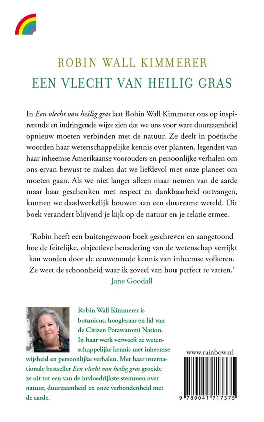 Boekomslag met tekst "Een vlecht van heilig gras". Links een foto van de auteur Robin Wall Kimmerer met een regenboog aan de bovenkant.