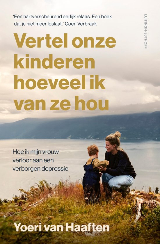 Boekomslag met een vrouw en kind op een heuvel bij een fjord, met de titel 'Vertel onze kinderen hoeveel ik van ze hou'.
