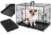 Cage pliable pour chien noire avec un Jack Russell à l'intérieur, incluant un plateau amovible en plastique.