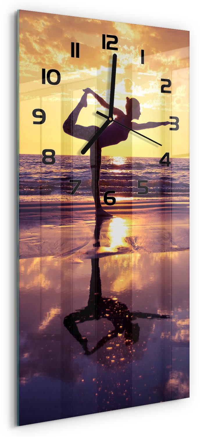Tulup Wandklok - Yoga op het strand Glazen Klok Met Print - 30x60 cm - Geel Wandklok Glas Met Motief - Zwarte handen - Rechthoekige Klok - Wandklok Glas Decoratie - Gekleurde Glazen Klok