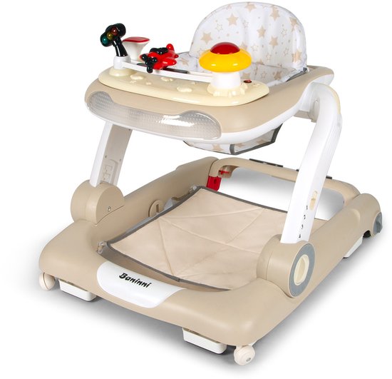 Beige loopstoel met speelgoed, sterrenprint op de zitting.