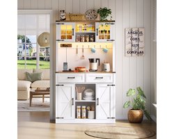 DENMOSTY Keukenbuffet met LED Verlichting & Stopcontacten - Grote Barschrank met 2 Laden, Scheunentordeuren en Verstelbare Planken - Rustieke Koffiebar Sideboard - Wit - 172 × 100 × 40 cm