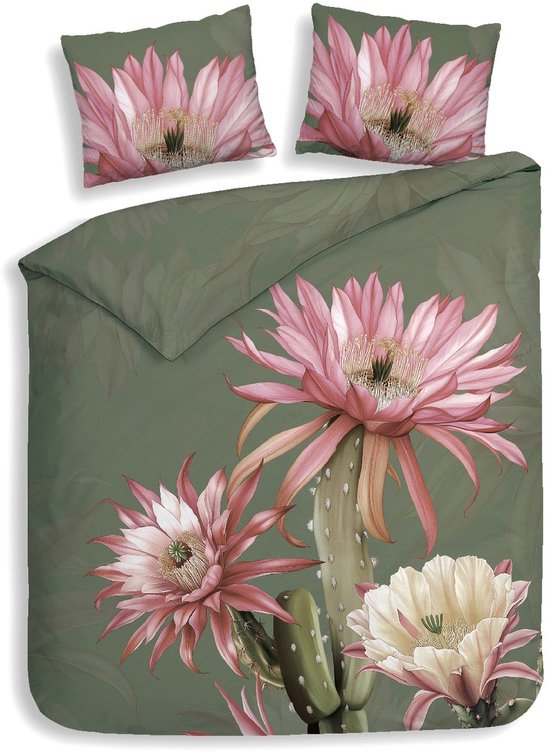 Groen tweepersoons dekbedovertrek en kussenslopen met een print van roze en crème cactussenbloesems.