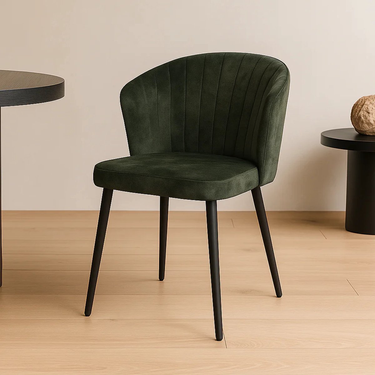 Eetkamerstoel Aurora Donkergroen Fluweel – - 57x63x81 cm - Zwart - Fluweel – Luxe Industriële Eetkamerstoel - Medahomestore