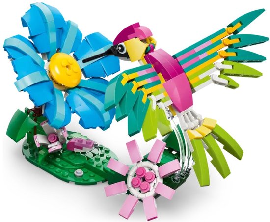 Ensemble de construction LEGO Creator 3 en 1 Colibri Coloré avec un colibri aux ailes vertes, roses et jaunes et une fleur bleue.