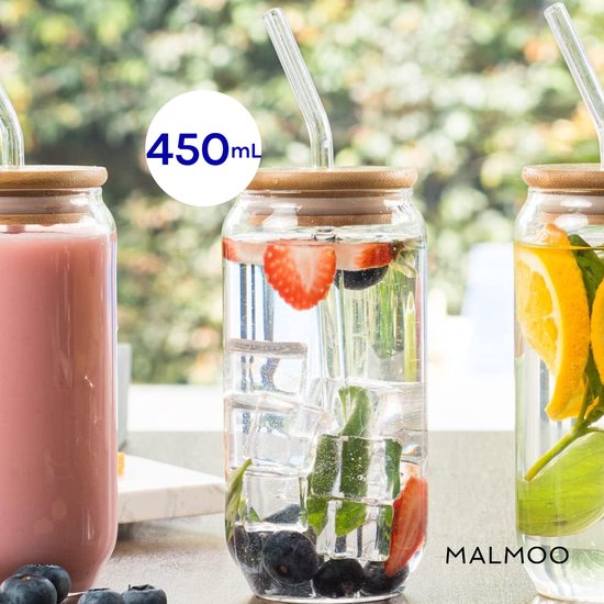 Drie glazen van 450ml met bamboedeksel en rietje. Gevuld met water, aardbeien, blauwe bessen, sinaasappel en munt.
