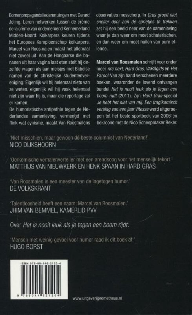 Achterkant van een boek met recensies en de ISBN-barcode.