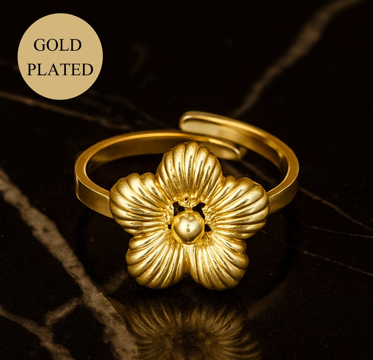 Lundholm Ringen Dames Goud kleurig Bloem One Size Ring Dames Jewellery – Premium Stainless Steel – Verstelbare Bloemenring – Elegant & Tijdloos – Gouden Sieraad Dames Cadeau - My Fiona Serie - Luxe Cadeautip voor Haar