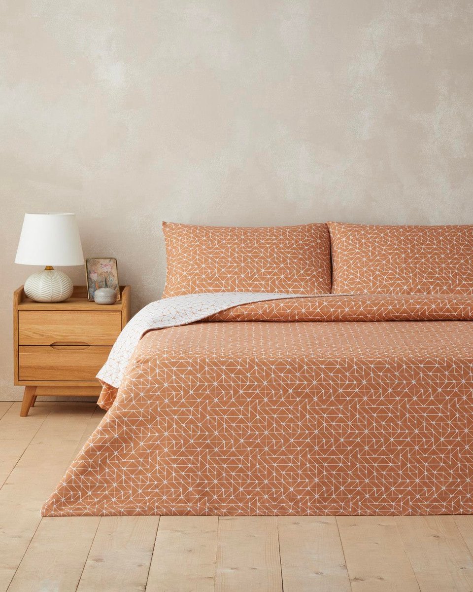 English Home Trio Shape Dekbedovertrek 160x220 cm – incl. 1 Laken 160x230 cm & 1 Kussensloop 50x70 cm – Easy Iron – Oranje/Roodbruin