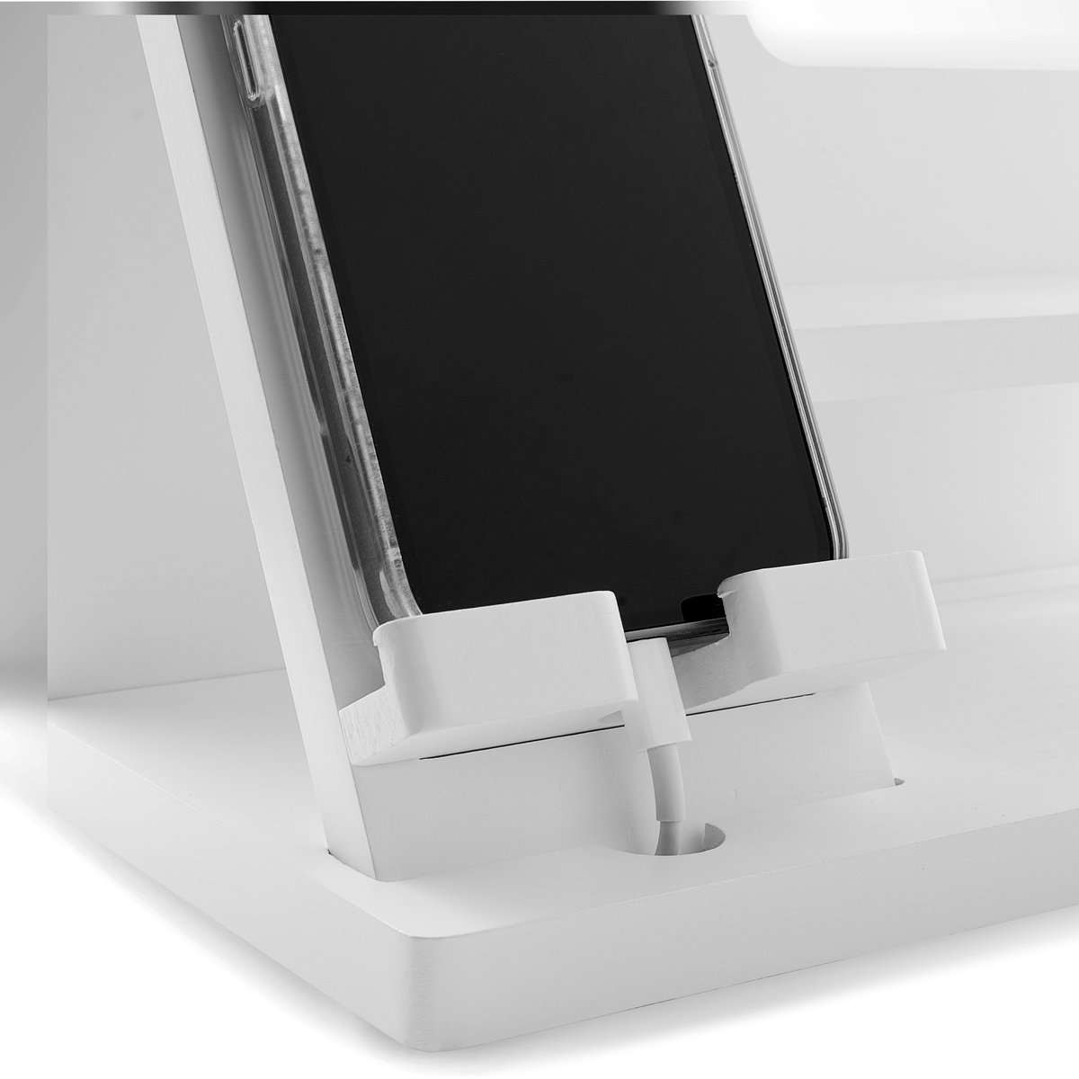 Witte houten telefoonhouder en bureau organizer