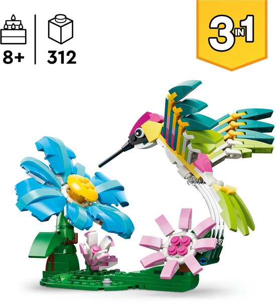 Set LEGO Creator 3-en-1 31384 représentant un colibri fait de briques LEGO vertes, roses et jaunes, buvant le nectar d'une fleur bleue.