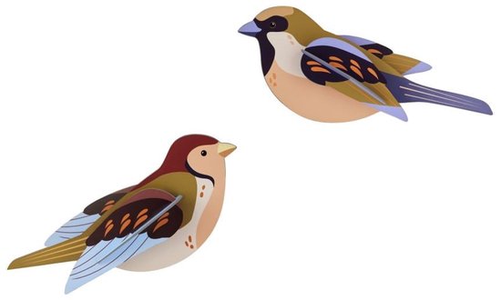 Deux oiseaux en papier aux couleurs verte, marron et bleue, sur fond blanc.