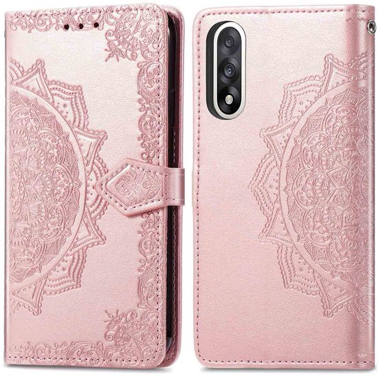 Roze telefoonhoes in boekmodel met mandala-reliëf en magneetsluiting. De achterkant toont het cameragate.