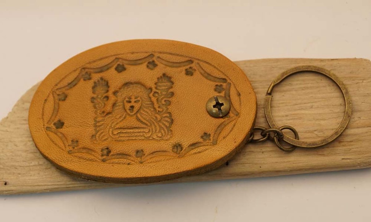 Leren beige sterrenbeelden sleutelhanger " MAAGD " datums 23 augustus – 22 september - VIRGO zodiac sign keyring - sterrenbeeld keyring - verjaardags cadeau sterrenbeelden sleutelhangers - lederen sleutelhangers dierenriem