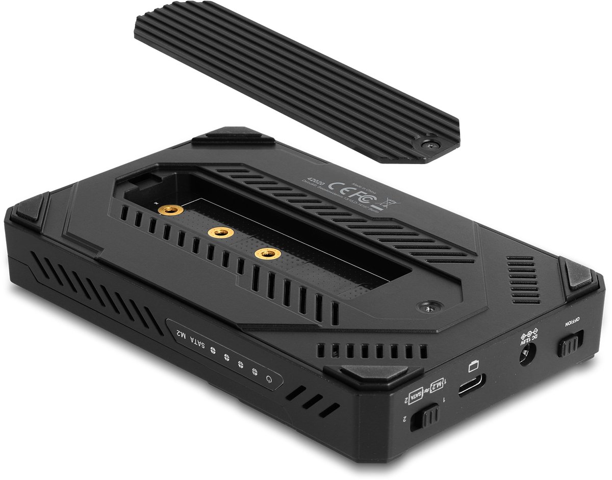 Delock USB Type-C™ Enclosure for 1 x M.2 NVMe SSD + 1 x 2.5″ SATA SSD / HDD with Clone Function