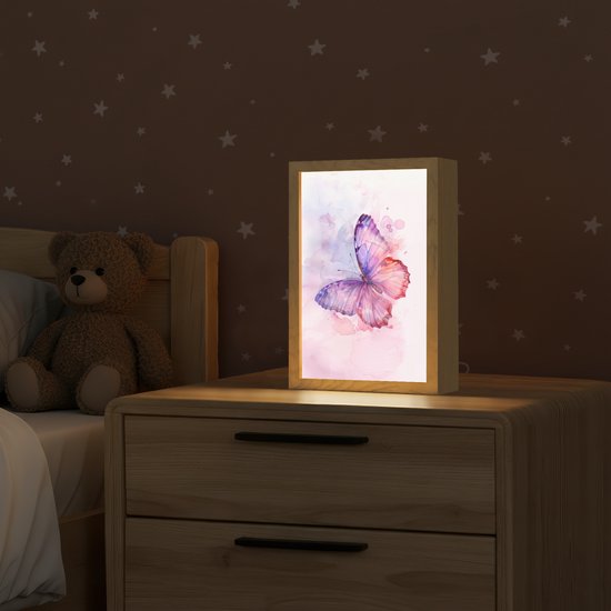 Nachtlampje 20x30 cm - Kinder lampje - Vlinder - Paars - Pastel kleuren - Verf - Tafellamp kinderkamer - Slaapkamer lamp - Bedlamp kinderen - Kinderlampje stopcontact - Wandlamp babykamer - Nachtlampjes van Merkloos — afbeelding 2