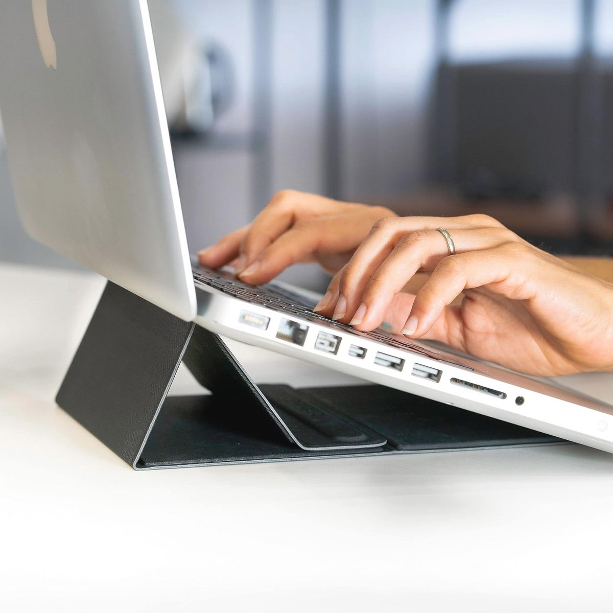 Universele Stand voor Laptops, Tablets en Telefoons - Lichtgewicht en Verstelbaar