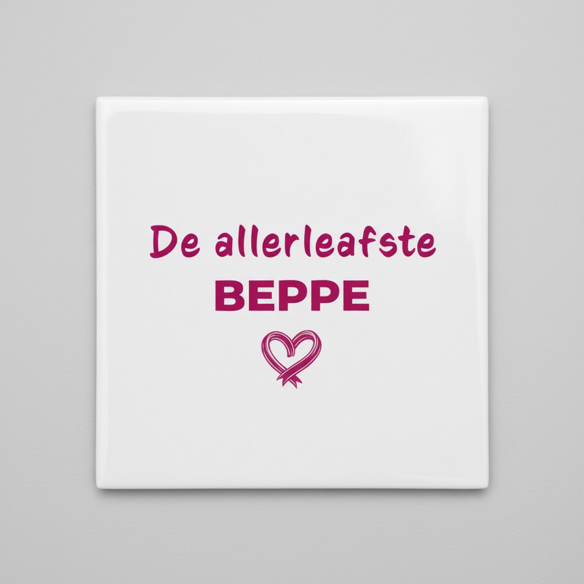Nevolis “De Allerliefste Beppe” Keramische Tegel met Hart Design – Liefdevolle Familie Quote Wanddecoratie Cadeau – 15 × 15 cm Multi Color