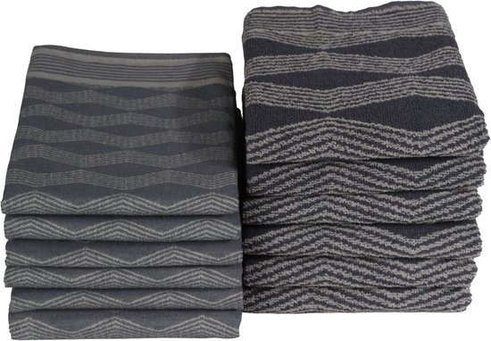 Torchons gris empilés avec un motif graphique en zigzag.