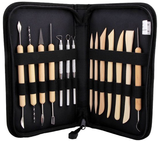 Open zwarte etui met 25 boetseergereedschappen, met houten en metalen handgrepen en verschillende uiteinden.