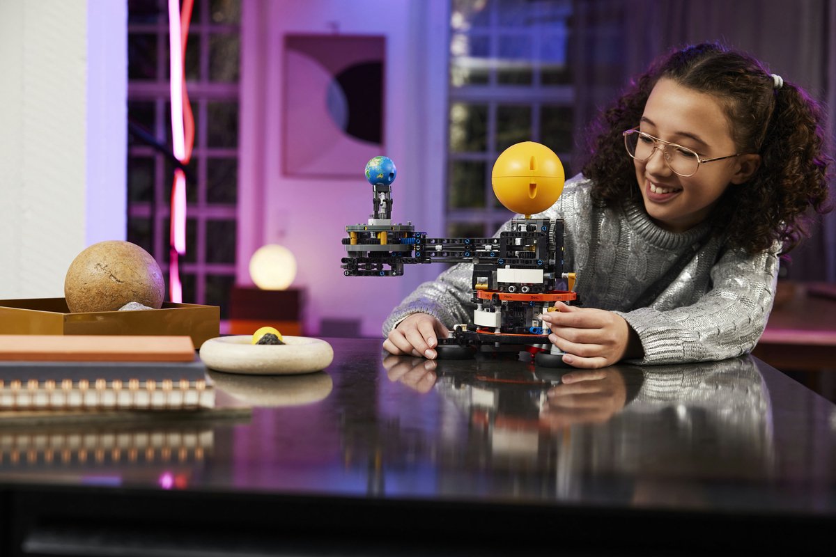 LEGO Technic De aarde en de maan in beweging - 42179 — afbeelding 10