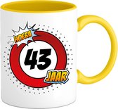 43 Jaar Verkeersbord Mok met tekst | Grappig Verjaardag Beker Cadeau | Bedrukte Koffie en Thee Mokken | Zwart | 330 ML