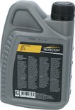 Grijze fles Protecton 2T scooterolie, met gedetailleerd label aan de zijkant. Inclusief 'Performance level API TC'.