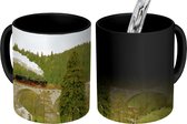 Magische Mok - Foto op Warmte Mok - Stoomtrein rijdt over een brug - 350 ML - Uitdeelcadeautjes