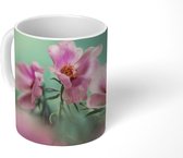 Mok - Bladeren van een roze tulp met een turquoise achtergrond - 350 ML - Beker - Uitdeelcadeautjes