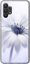 Geschikt voor Samsung Galaxy A32 5G hoesje - Bloem - Abstract - Wit - Siliconen Telefoonhoesje