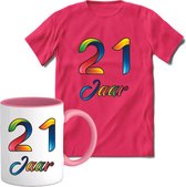 21 Jaar Vrolijke Verjaadag T-shirt met mok giftset Roze | Verjaardag cadeau pakket set | Grappig feest shirt Heren – Dames – Unisex kleding | Koffie en thee mok | Maat S