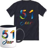 51 Jaar Vrolijke Verjaadag T-shirt met mok giftset Zwart | Verjaardag cadeau pakket set | Grappig feest shirt Heren – Dames – Unisex kleding | Koffie en thee mok | Maat M