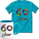 60 Jaar Vrolijke Verjaadag T-shirt met mok giftset Blauw | Verjaardag cadeau pakket set | Grappig feest shirt Heren – Dames – Unisex kleding | Koffie en thee mok | Maat XL