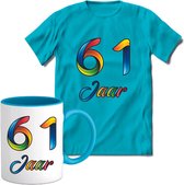 61 Jaar Vrolijke Verjaadag T-shirt met mok giftset Blauw | Verjaardag cadeau pakket set | Grappig feest shirt Heren – Dames – Unisex kleding | Koffie en thee mok | Maat XL