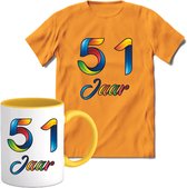 51 Jaar Vrolijke Verjaadag T-shirt met mok giftset Geel | Verjaardag cadeau pakket set | Grappig feest shirt Heren – Dames – Unisex kleding | Koffie en thee mok | Maat L