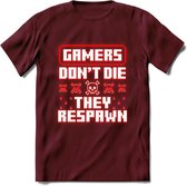 Gamers don't die pixel T-shirt | Neon Rood | Gaming kleding | Grappig game verjaardag cadeau shirt Heren – Dames – Unisex | - Burgundy - M