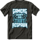 Gamers don't die T-shirt | Neon Blauw | Gaming kleding | Grappig game verjaardag cadeau shirt Heren – Dames – Unisex | - Donker Grijs - XXL