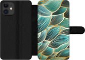 Bookcase Geschikt voor iPhone 12 Pro telefoonhoesje - Patronen - Goud - Abstract - Golf - Met vakjes - Wallet case met magneetsluiting