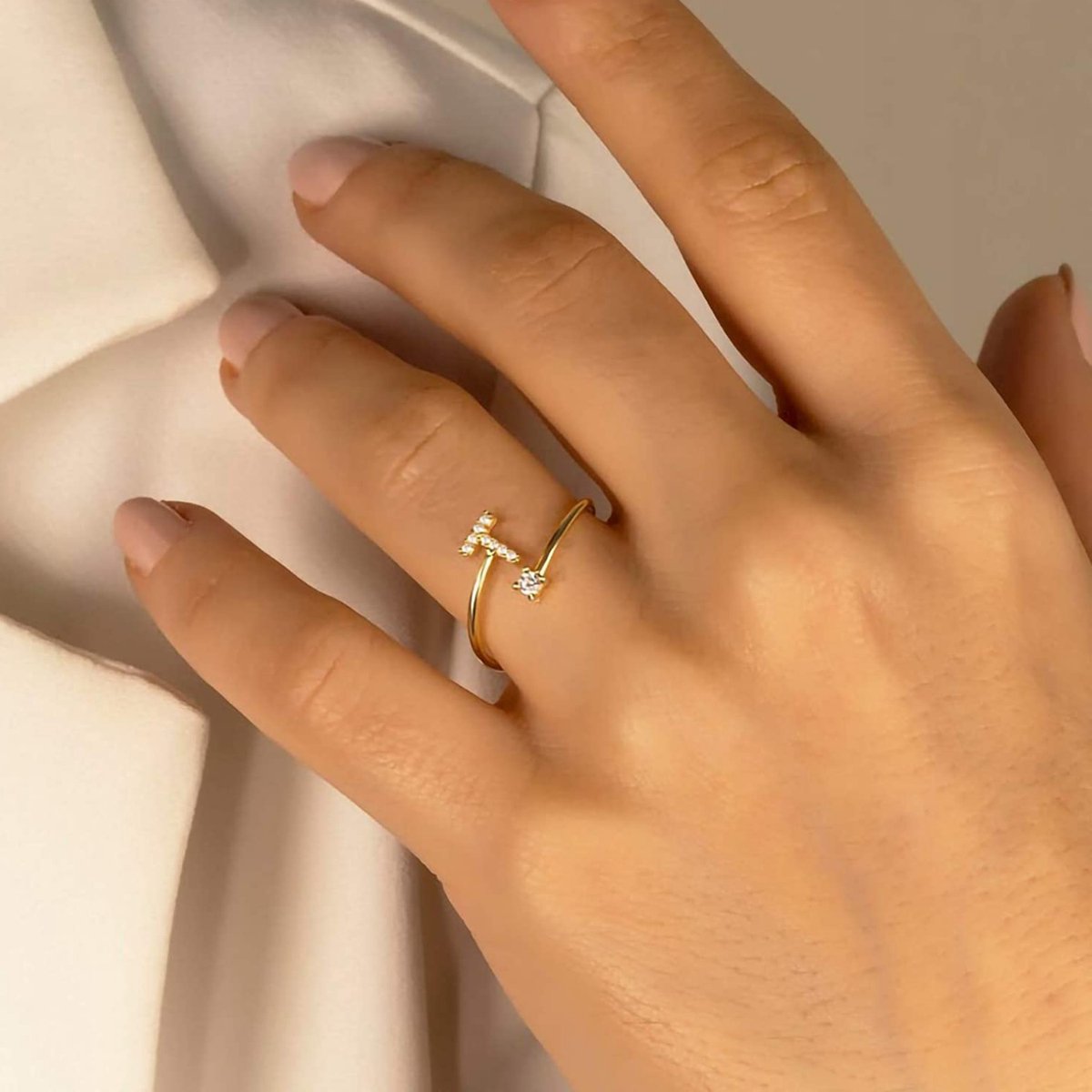 Ring Met Letter - Ring Met Steen - Letter Ring - Ring Letter - Initial Ring - (Zilver) Gold-Plated Letter S - Cadeautje voor haar